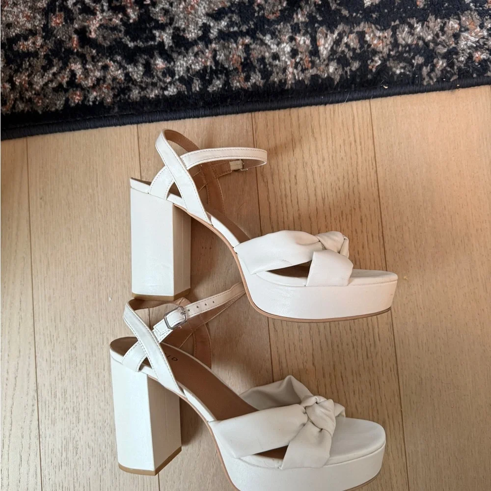 Torrid Cream Bow Heels - Picture 3 of 4